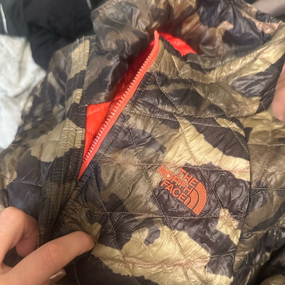 The North Face Thermoball Women's Camo Orange Puffer Jacket Small Full Zip EUC - Picture 2 of 9
